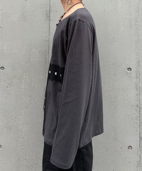 Never mind the XU（ネバーマインドザエックスユー）の「【Never mind the XU】cross print long sleeve / 【ネバーマインド ザ エックスユー】オーバーサイズクロスプリントワンショルダー長袖Tシャツ（Tシャツ/カットソー・メンズ・ホワイト/チャコール・ONE SIZE）」の12枚目の写真
