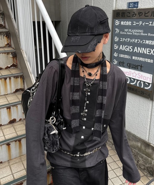 Never mind the XU（ネバーマインドザエックスユー）の「【Never mind the XU】cross print long sleeve / 【ネバーマインド ザ エックスユー】オーバーサイズクロスプリントワンショルダー長袖Tシャツ（Tシャツ/カットソー・メンズ・ホワイト/チャコール・ONE SIZE）」の7枚目の写真