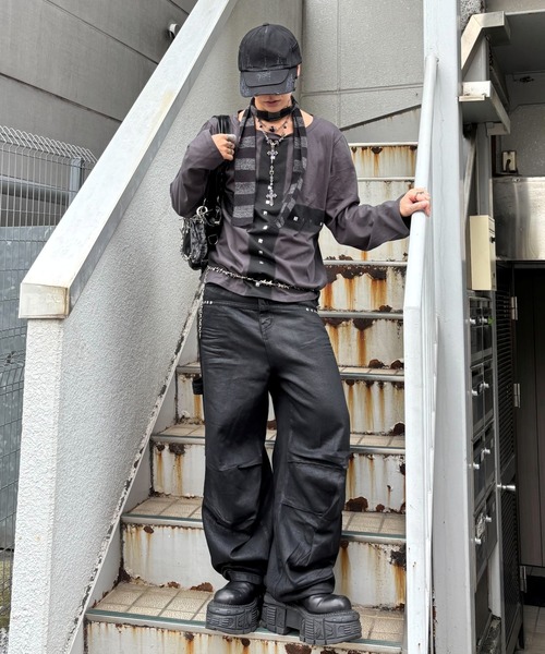 Never mind the XU（ネバーマインドザエックスユー）の「【Never mind the XU】cross print long sleeve / 【ネバーマインド ザ エックスユー】オーバーサイズクロスプリントワンショルダー長袖Tシャツ（Tシャツ/カットソー・メンズ・ホワイト/チャコール・ONE SIZE）」の18枚目の写真