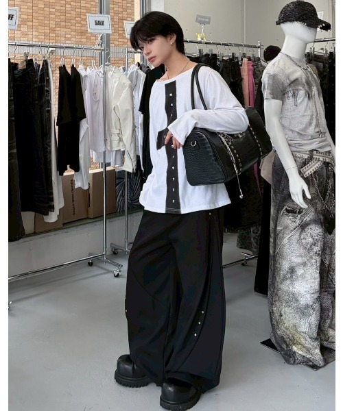 Never mind the XU（ネバーマインドザエックスユー）の「【Never mind the XU】cross print long sleeve / 【ネバーマインド ザ エックスユー】オーバーサイズクロスプリントワンショルダー長袖Tシャツ（Tシャツ/カットソー・メンズ・ホワイト/チャコール・ONE SIZE）」の5枚目の写真