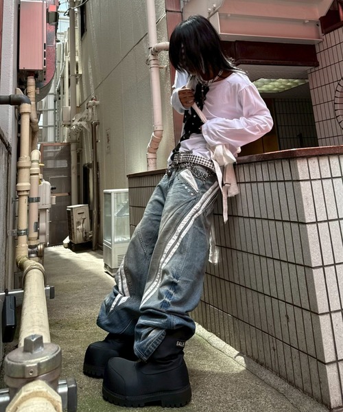 Never mind the XU（ネバーマインドザエックスユー）の「【Never mind the XU】cross print long sleeve / 【ネバーマインド ザ エックスユー】オーバーサイズクロスプリントワンショルダー長袖Tシャツ（Tシャツ/カットソー・メンズ・ホワイト/チャコール・ONE SIZE）」の19枚目の写真