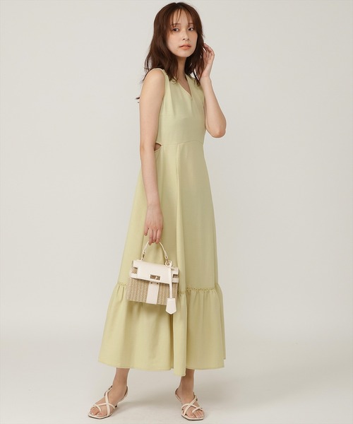 AND COUTURE（アンドクチュール）の「バックオープンデザインノースリーブフレアワンピース（ワンピース・レディース・ダークブラウン/ブラック/ベージュ・FREE）」の3枚目の写真