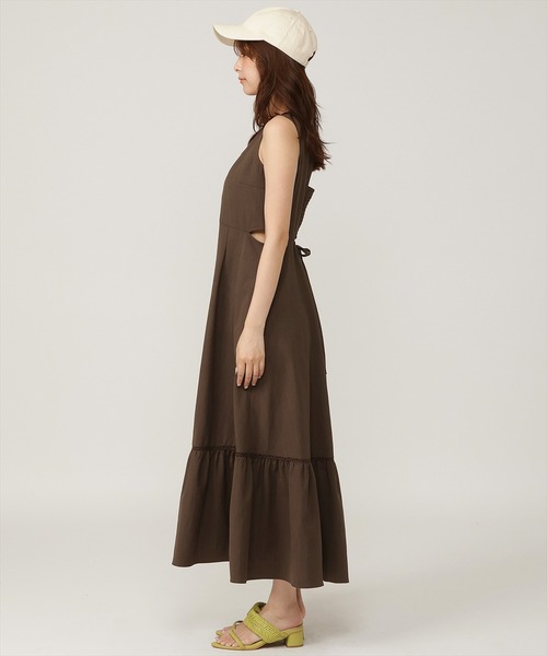 AND COUTURE（アンドクチュール）の「バックオープンデザインノースリーブフレアワンピース（ワンピース・レディース・ダークブラウン/ブラック/ベージュ・FREE）」の10枚目の写真