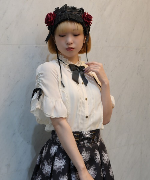 axes femme POETIQUE(アクシーズファムポエティック)の「リボンブローチ付き姫袖風BL(シャツ/ブラウス・レディース・キナリ/ホワイト/ブラック・MEDIUM)」の20枚目の写真