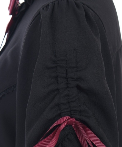 axes femme POETIQUE(アクシーズファムポエティック)の「リボンブローチ付き姫袖風BL(シャツ/ブラウス・レディース・キナリ/ホワイト/ブラック・MEDIUM)」の13枚目の写真