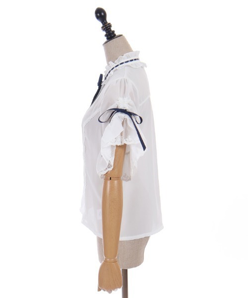axes femme POETIQUE(アクシーズファムポエティック)の「リボンブローチ付き姫袖風BL(シャツ/ブラウス・レディース・キナリ/ホワイト/ブラック・MEDIUM)」の10枚目の写真