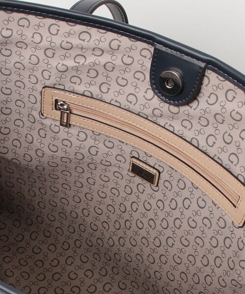 Guess(ゲス)の「KEIRA Tote トートバッグ デニムバッグ(トートバッグ・レディース・インディゴブルー・ONE SIZE)」の13枚目の写真