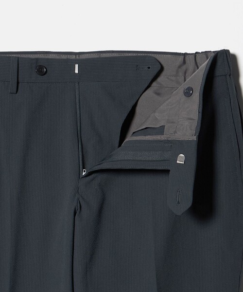 A DAY IN THE LIFE UNITED ARROWS(アデイインザライフユナイテッドアローズ)の「サッカー ノープリーツ スラックス-セットアップ対応・マシンウォッシャブル-<A DAY IN THE LIFE>(スラックス・メンズ・ダークグレー/その他1/ネイビー・S/L/XL/M)」の20枚目の写真