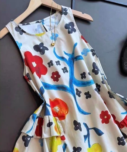 LUCPY(ラクピー)の「フラワープリントノースリーブワンピース(ワンピース・レディース・ホワイト・LARGE/X-LARGE/XX-LARGE/MEDIUM)」の4枚目の写真