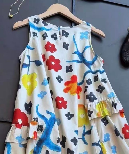 LUCPY(ラクピー)の「フラワープリントノースリーブワンピース(ワンピース・レディース・ホワイト・LARGE/X-LARGE/XX-LARGE/MEDIUM)」の3枚目の写真