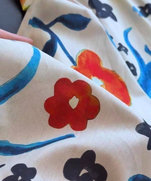 LUCPY(ラクピー)の「フラワープリントノースリーブワンピース(ワンピース・レディース・ホワイト・LARGE/X-LARGE/XX-LARGE/MEDIUM)」の2枚目の写真