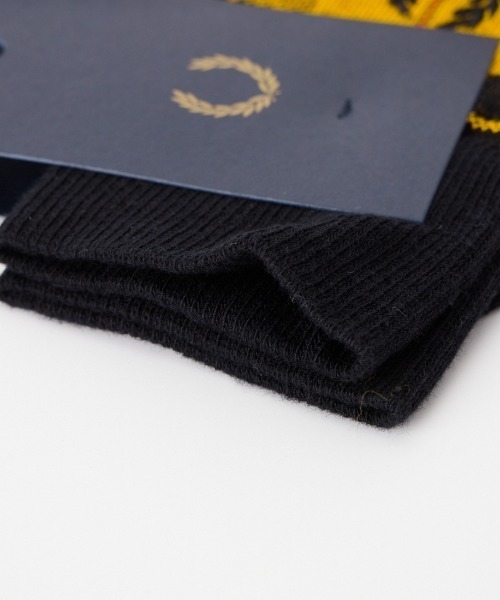 蘇格蘭格紋 經典刺繡標誌中筒襪