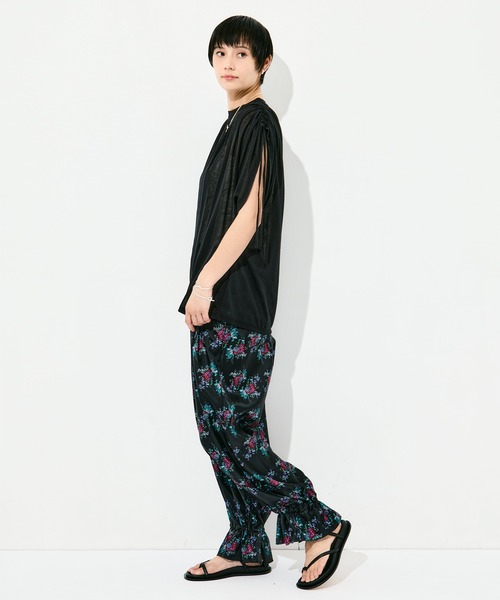 FUMIE TANAKA（フミエタナカ）の「[FUMIE=TANAKA/フミエタナカ]flower satin PA（その他パンツ・レディース・ホワイト/ブラック・36）」の15枚目の写真