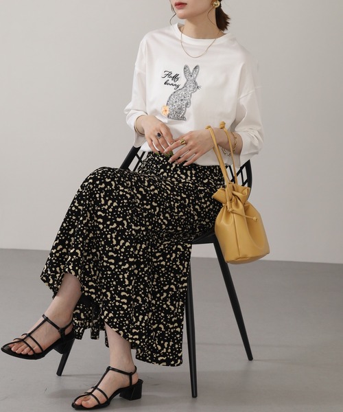 BRODIAEA(ブローディア)の「BRODIAEA ラビットモチーフプリント7分袖Tシャツ(Tシャツ/カットソー・レディース・ダークグリーン/ブラック/オフホワイト・40)」の4枚目の写真
