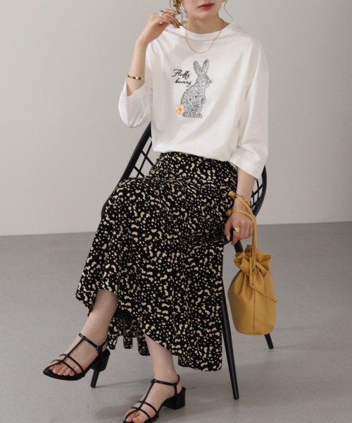 BRODIAEA(ブローディア)の「BRODIAEA ラビットモチーフプリント7分袖Tシャツ(Tシャツ/カットソー・レディース・ダークグリーン/ブラック/オフホワイト・40)」の5枚目の写真