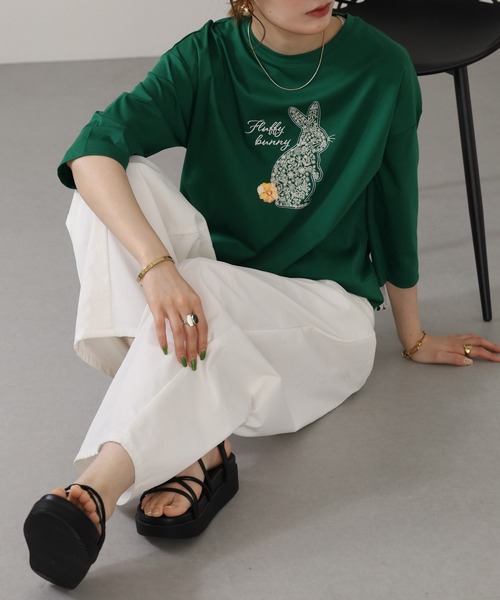 BRODIAEA(ブローディア)の「BRODIAEA ラビットモチーフプリント7分袖Tシャツ(Tシャツ/カットソー・レディース・ダークグリーン/ブラック/オフホワイト・40)」の22枚目の写真