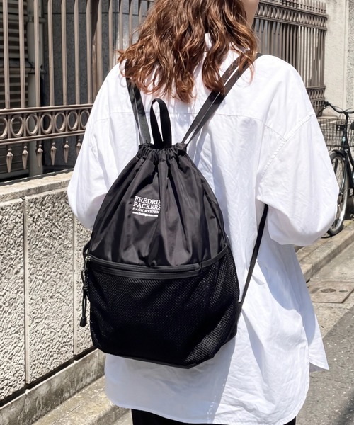 FREDRIK PACKERS(フレドリックパッカーズ)の「【FREDRIK PACKERS/フレドリックパッカーズ】POMELO KNAPSACK / ポメロ ナップサック(ショルダーバッグ・レディース・ブラック・FREE)」の1枚目の写真
