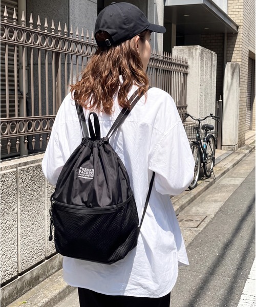 FREDRIK PACKERS(フレドリックパッカーズ)の「【FREDRIK PACKERS/フレドリックパッカーズ】POMELO KNAPSACK / ポメロ ナップサック(ショルダーバッグ・レディース・ブラック・FREE)」の2枚目の写真