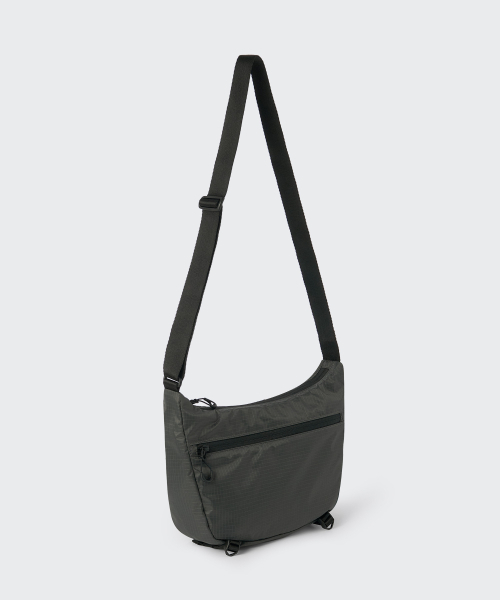 MUSINSA STANDARD（ムシンサスタンダード）の「[シティレジャー] リップストップコンパクトクロスバッグ [マッドグレー]（メッセンジャーバッグ・レディース・その他・FREE）」の3枚目の写真