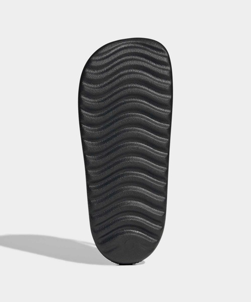adidas(アディダス)の「アディレッタ Lumia サンダル / Adilette Lumia Slides / アディダス adidas(サンダル・メンズ・ブラック・25.5cm/26.5cm/23.5cm/24.5cm/22.5cm/27.5cm/28.5cm)」の5枚目の写真