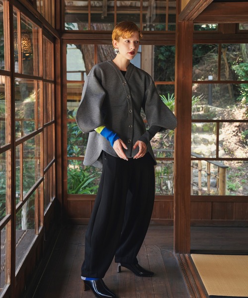 OMMO(オーエムエムオー)の「ROUND HEM CUT CD(カーディガン/ボレロ・レディース・ブラック/レッド/グレー・F)」の10枚目の写真