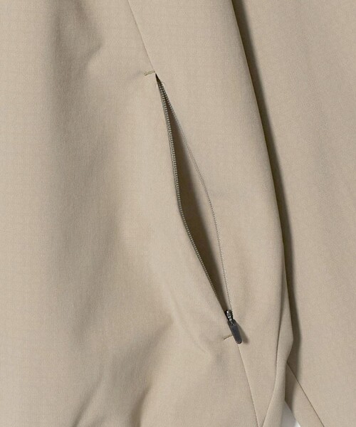 UNITED ARROWS GOLF(ユナイテッドアローズゴルフ)の「メンズ ストームフリース ライト ブルゾン 撥水 透湿性 2WAYストレッチ(ブルゾン・メンズ・ブラック/ベージュ・M/XL/L)」の6枚目の写真