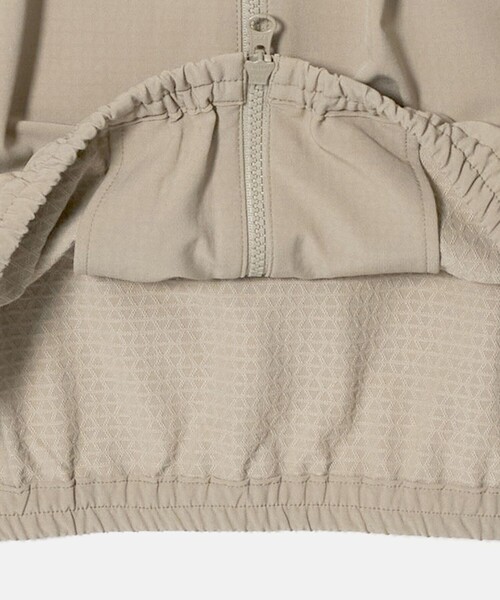 UNITED ARROWS GOLF(ユナイテッドアローズゴルフ)の「メンズ ストームフリース ライト ブルゾン 撥水 透湿性 2WAYストレッチ(ブルゾン・メンズ・ブラック/ベージュ・M/XL/L)」の10枚目の写真