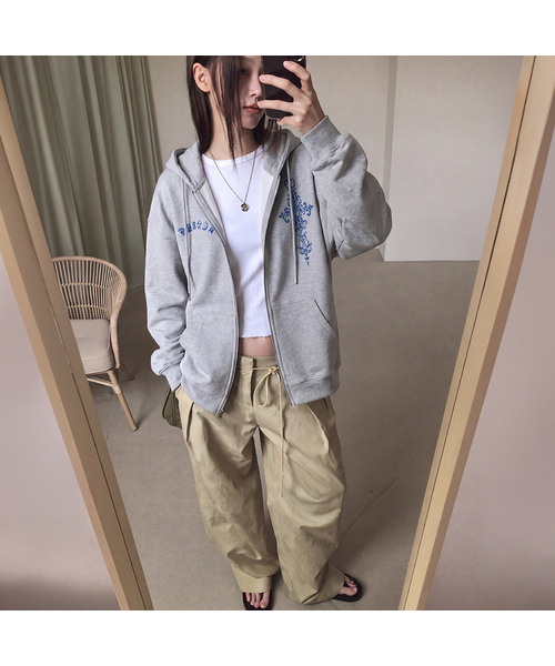 GRAVER（グレーバー）の「[ユニセックス]G SIM フードパーカー_5カラー（パーカー・レディース・グレー/ブラック/ブラック系その他2/ホワイト/イエロー・MEDIUM/LARGE）」の4枚目の写真