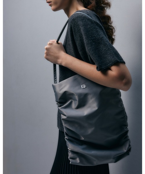 IRIS47(イリスフォーセブン)の「【IRIS 47】modular bag/モジュラー バッグ 2way コンパクト(ハンドバッグ・レディース・ブラック/グレー・FREE)」の2枚目の写真