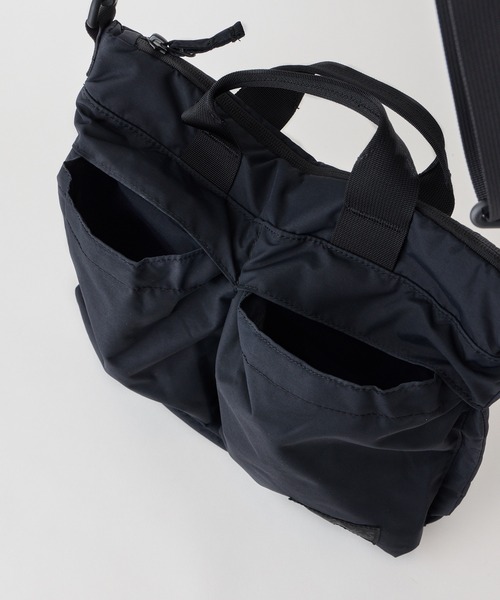 WILD THINGS(ワイルドシングス)の「【WILD THINGS】METROPOLIS HELMET BAG S(ショルダーバッグ・レディース・ブラック/ベージュ・ONE SIZE)」の5枚目の写真
