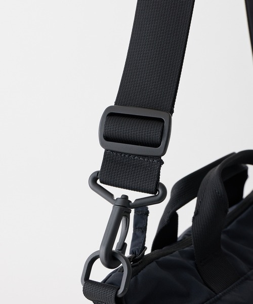 WILD THINGS(ワイルドシングス)の「【WILD THINGS】METROPOLIS HELMET BAG S(ショルダーバッグ・レディース・ブラック/ベージュ・ONE SIZE)」の13枚目の写真
