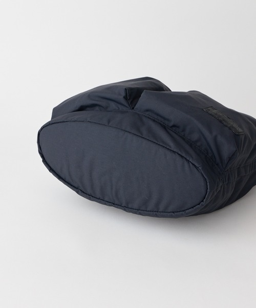 WILD THINGS(ワイルドシングス)の「【WILD THINGS】METROPOLIS HELMET BAG S(ショルダーバッグ・レディース・ブラック/ベージュ・ONE SIZE)」の16枚目の写真