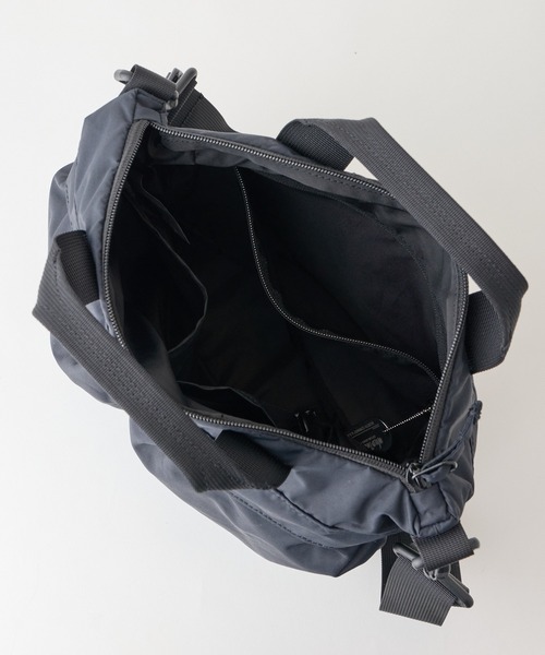 WILD THINGS(ワイルドシングス)の「【WILD THINGS】METROPOLIS HELMET BAG S(ショルダーバッグ・レディース・ブラック/ベージュ・ONE SIZE)」の17枚目の写真
