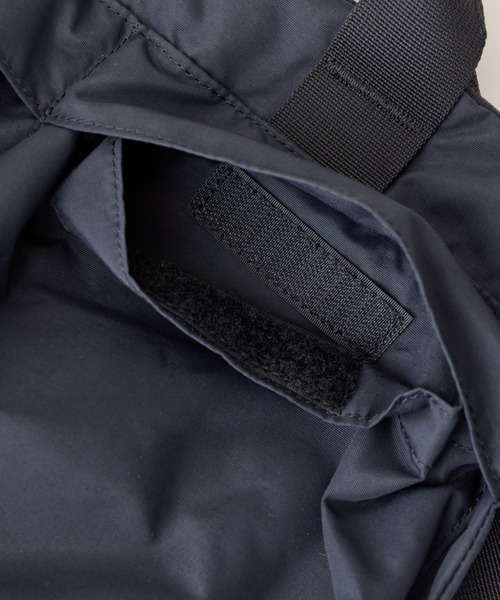 WILD THINGS(ワイルドシングス)の「【WILD THINGS】METROPOLIS HELMET BAG S(ショルダーバッグ・レディース・ブラック/ベージュ・ONE SIZE)」の11枚目の写真