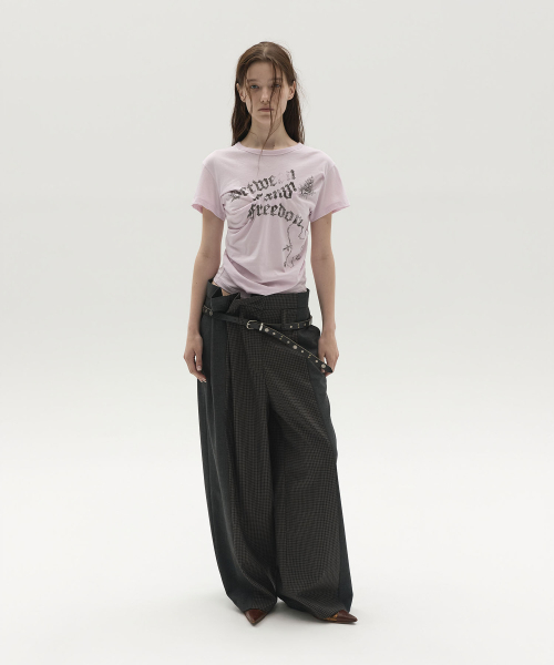 LCDC TM(エルシーディーシーティーエム)の「ダーツディテールグラフィックTシャツ(ラベンダー)(Tシャツ/カットソー・レディース・その他・MEDIUM/SMALL)」の2枚目の写真