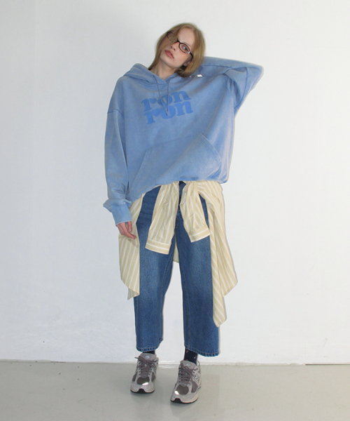 RONRON（ロンロン）の「PIGMENT LOGO HOODIE BLUE（パーカー・レディース・その他・FREE）」の3枚目の写真
