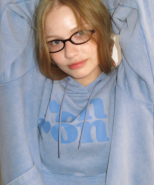 RONRON（ロンロン）の「PIGMENT LOGO HOODIE BLUE（パーカー・レディース・その他・FREE）」の5枚目の写真
