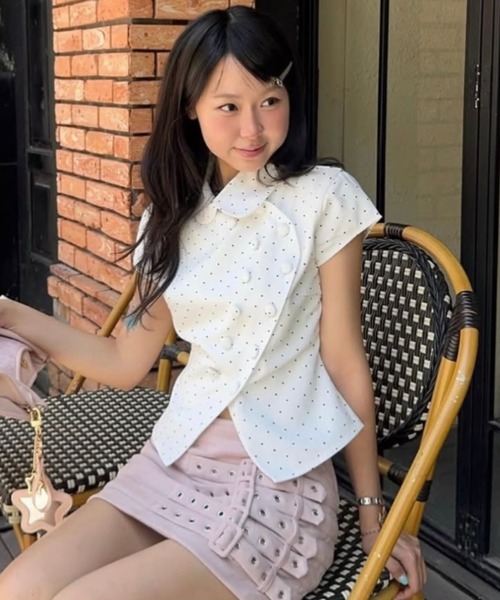 into.eight(イントゥエイト)の「【into.eight】Lana Shirt / 【イントゥエイト】ドットアシンメトリーボタン半袖ブラウス(シャツ/ブラウス・レディース・ホワイト・S)」の4枚目の写真
