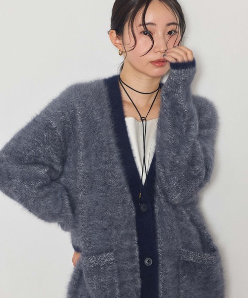 Gready Brilliant(グレディブリリアン)の「FOXカシミヤVネックカーデ(ニット/セーター・レディース・グレー/ベージュ・FREE)」の2枚目の写真