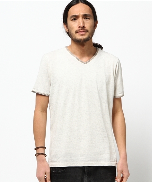 BEAMS(ビームス)の「BEAMS / ダブルカラー カットオフ Vネック(Tシャツ/カットソー・メンズ・ホワイト/ホワイト系その他/チャコールグレー/ネイビー・SMALL/MEDIUM/LARGE/X-LARGE)」の3枚目の写真
