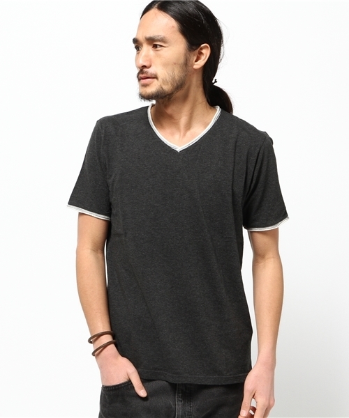 BEAMS(ビームス)の「BEAMS / ダブルカラー カットオフ Vネック(Tシャツ/カットソー・メンズ・ホワイト/ホワイト系その他/チャコールグレー/ネイビー・SMALL/MEDIUM/LARGE/X-LARGE)」の4枚目の写真