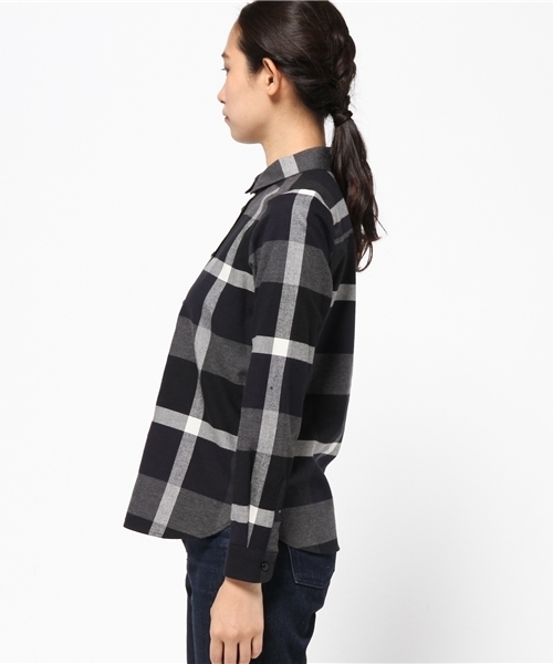 BLUE LABEL CRESTBRIDGE(ブルーレーベルクレストブリッジ)の「クレストブリッジチェックツイルピーチ シャツ(シャツ/ブラウス・レディース・レッド/イエロー/ネイビー・36/38/34)」の5枚目の写真