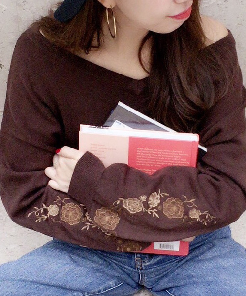 archives（アルシーヴ）の「カシミアタッチ刺繍ニット（ニット/セーター・レディース・オフホワイト/ネイビー/ブラウン・MEDIUM）」の13枚目の写真