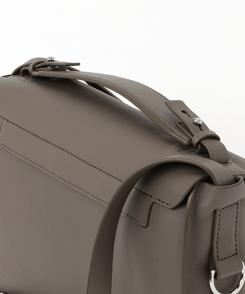 ALLSAINTS（オールセインツ）の「PARADISE SHOULDER BAG（ショルダーバッグ・レディース・ブラウン/キャメル・ONE SIZE）」の14枚目の写真