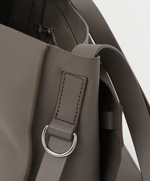 ALLSAINTS（オールセインツ）の「PARADISE SHOULDER BAG（ショルダーバッグ・レディース・ブラウン/キャメル・ONE SIZE）」の15枚目の写真