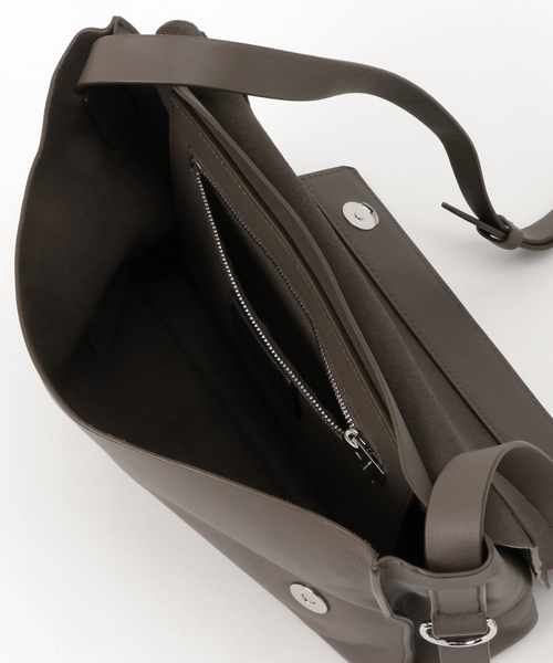 ALLSAINTS（オールセインツ）の「PARADISE SHOULDER BAG（ショルダーバッグ・レディース・ブラウン/キャメル・ONE SIZE）」の16枚目の写真