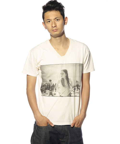 BEAMS（ビームス）の「JOE SZABO / VネックPRINTTEE（Tシャツ 