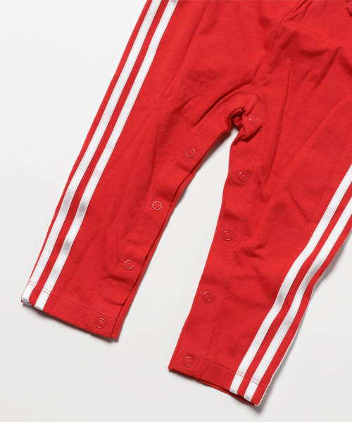 adidas Originals（アディダスオリジナルス）の「オリジナルス ジャンプスーツ[JUMPSUIT]（つなぎ/オールインワン・キッズ・レッド・95/100/90）」の5枚目の写真