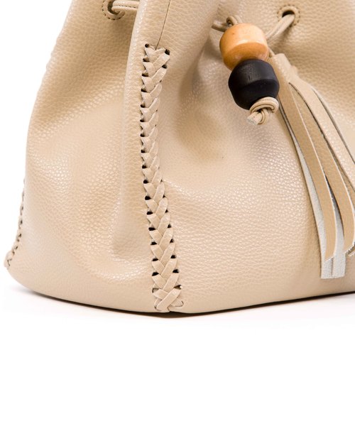 STUDIOUS(ステュディオス)の「【LAUGOA】ウッド&タッセル巾着ショルダー Jiminy /0173-11007 (ショルダーバッグ・レディース・ブラック/ダークブラウン/ベージュ/マスタード・FREE)」の5枚目の写真