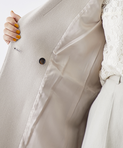 UNITED TOKYO(ユナイテッドトウキョウ)の「カシミヤウールチェスターコート(チェスターコート・レディース・ベージュ/ネイビー/ピンク/グレー/ブラック/マスタード/ブルー・1/2)」の14枚目の写真